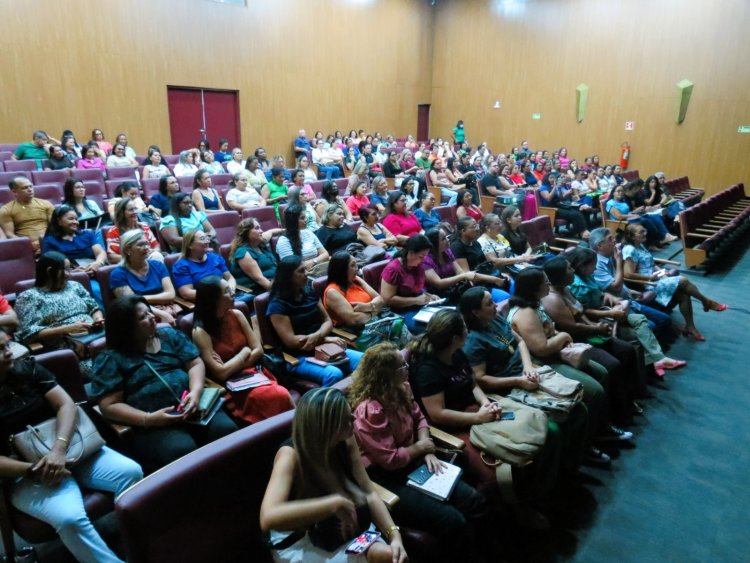 Gestores das Escolas Municipais de Timon Visitam Teatro Municipal