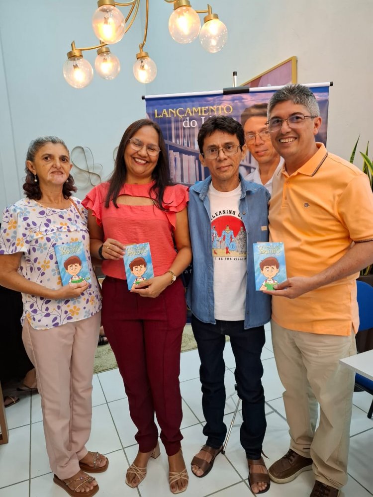 Uma Noite Memorável em Timon: Lançamento de "O texto de Benito" de Rayh Santos Vieira