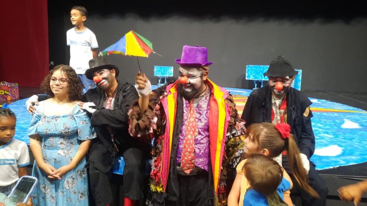 "A Magia de Gojobas: Um Encontro Encantado com o Teatro no Coração de Timon"