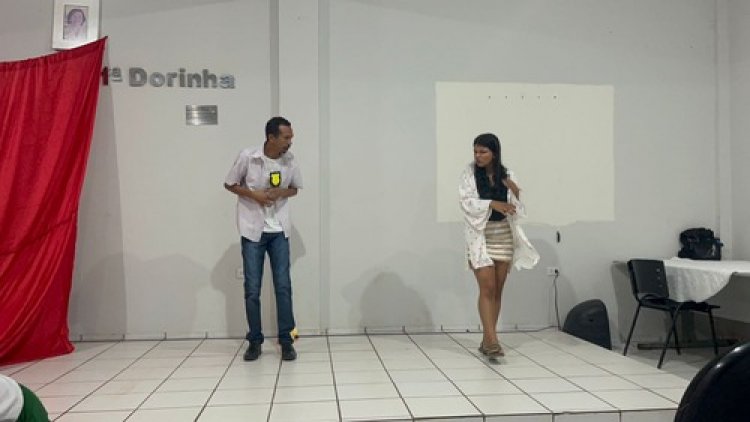 Grupo Personas leva espetáculo "O causo do ET de galinha" à Escola CETI Governador Freitas Neto, em Teresina