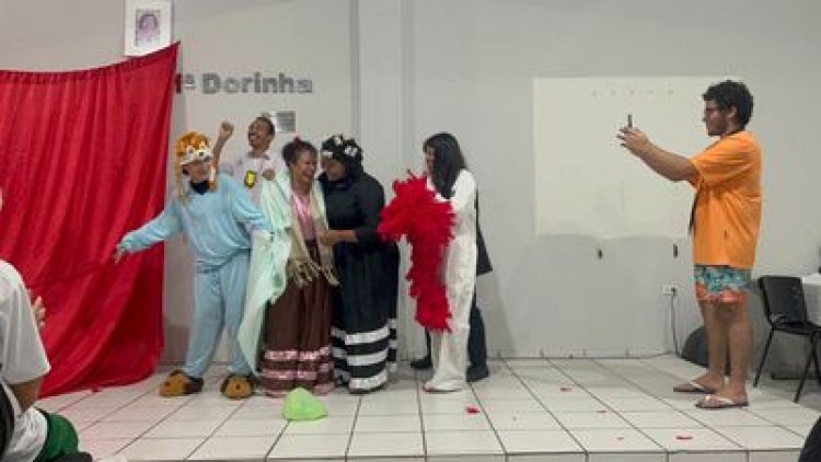 Grupo Personas leva espetáculo "O causo do ET de galinha" à Escola CETI Governador Freitas Neto, em Teresina