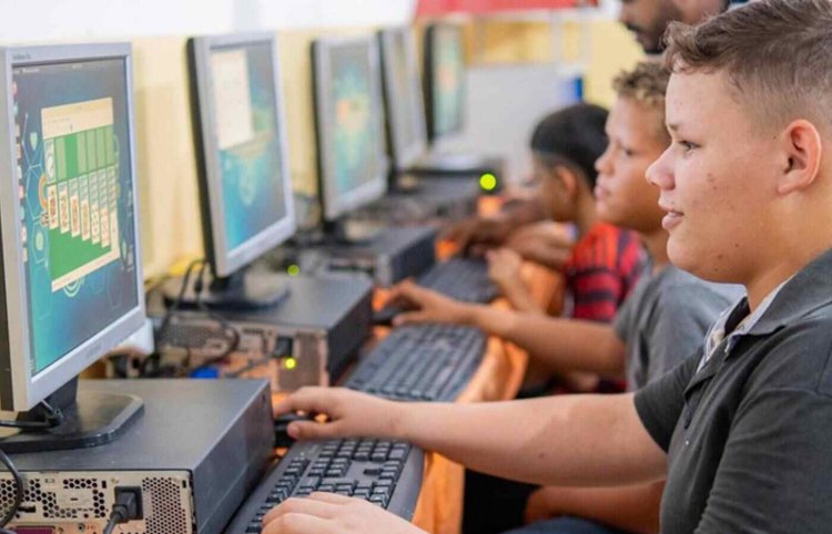 "Escolas Conectadas" leva internet a 68